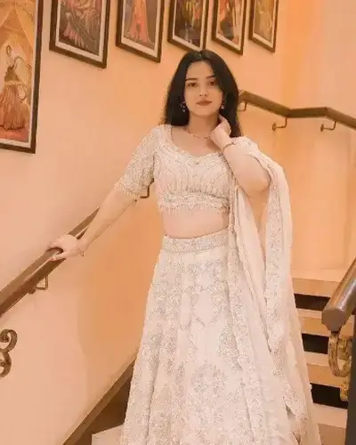 Escort Service In Dhoraji